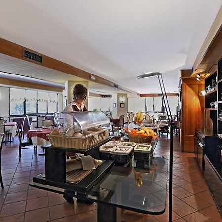 Hotel Santa Caterina Санта Катерина Валфурва Екстериор снимка