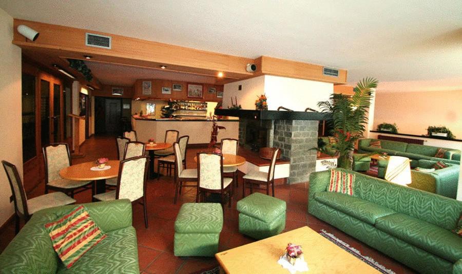 Hotel Santa Caterina Санта Катерина Валфурва Екстериор снимка