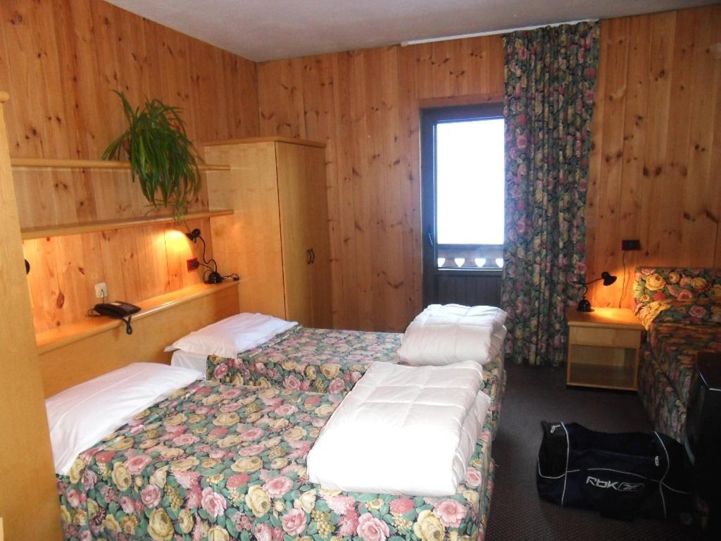 Hotel Santa Caterina Санта Катерина Валфурва Стая снимка