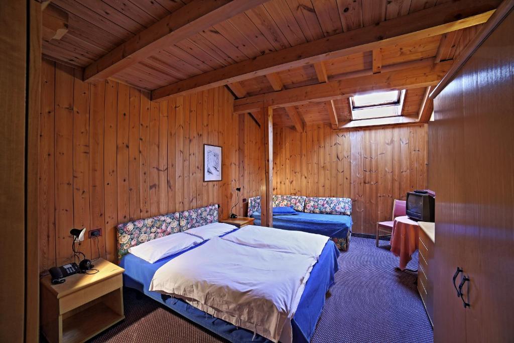 Hotel Santa Caterina Санта Катерина Валфурва Стая снимка