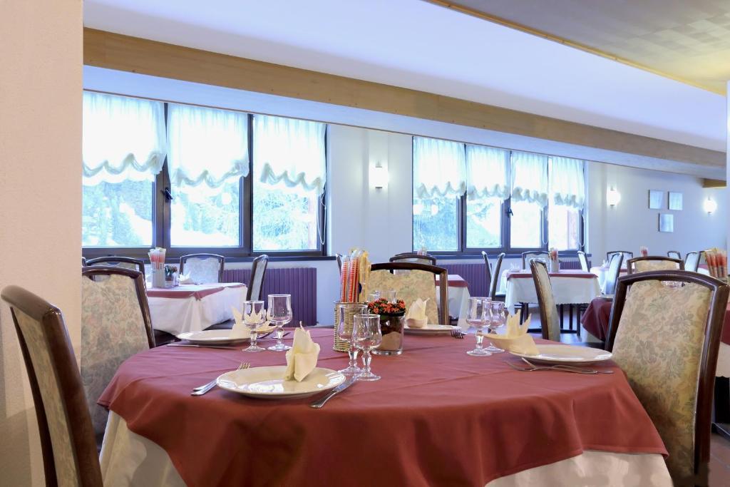 Hotel Santa Caterina Санта Катерина Валфурва Екстериор снимка