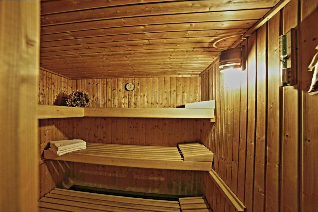 Hotel Santa Caterina Санта Катерина Валфурва Екстериор снимка