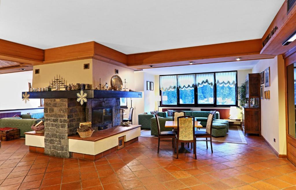 Hotel Santa Caterina Санта Катерина Валфурва Екстериор снимка