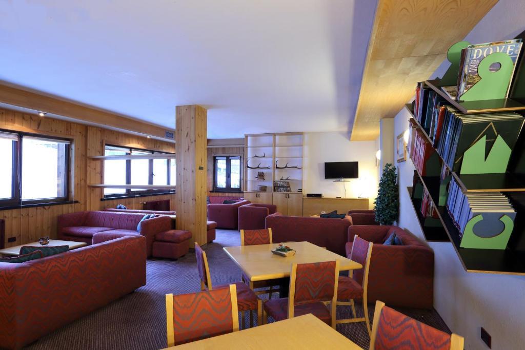 Hotel Santa Caterina Санта Катерина Валфурва Екстериор снимка