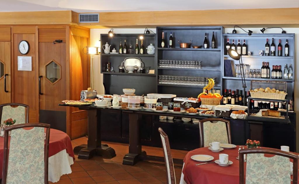 Hotel Santa Caterina Санта Катерина Валфурва Екстериор снимка