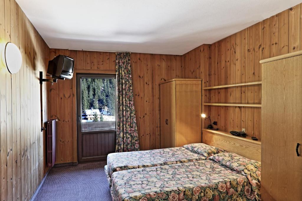 Hotel Santa Caterina Санта Катерина Валфурва Екстериор снимка